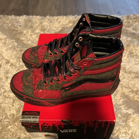 House of Terror Sk8-Hi edition Vans Nightmare on Elm St - Picture 2 of 5